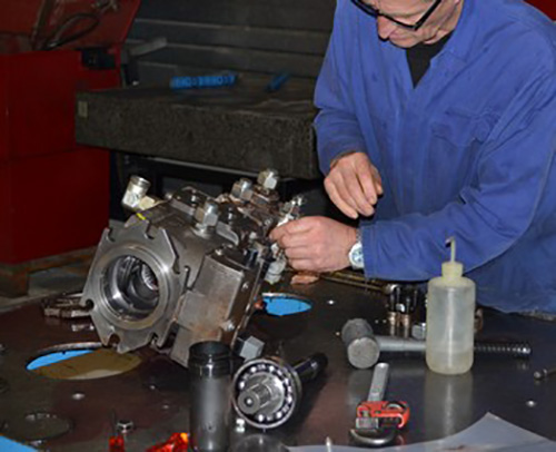 etudes conception fabrication maintenance réparation dépannages sur site pour les équipements et les composants hydrauliques à huile et à eau en Ile de France